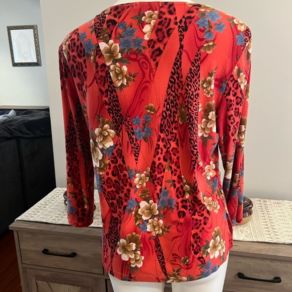 Notations red floral top - Picture 3 of 3
